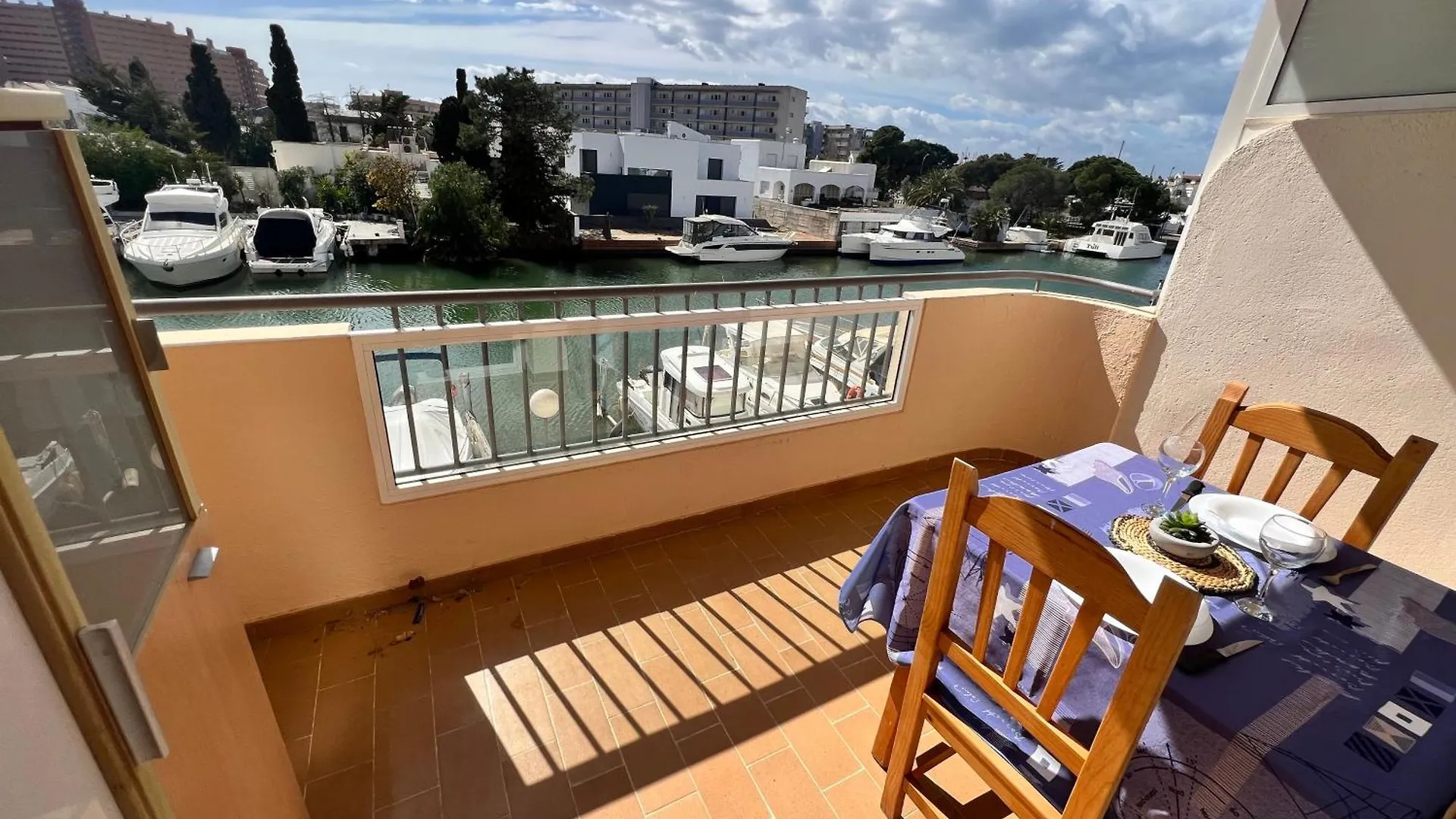 Thalassa Ρόζες 0*,  Ισπανία